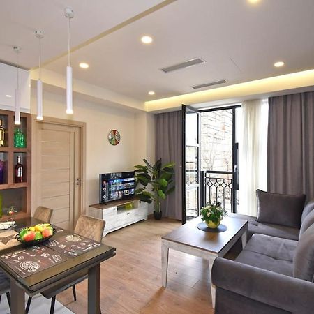 Home4You City Center Apartments Yerevan Bagian luar foto