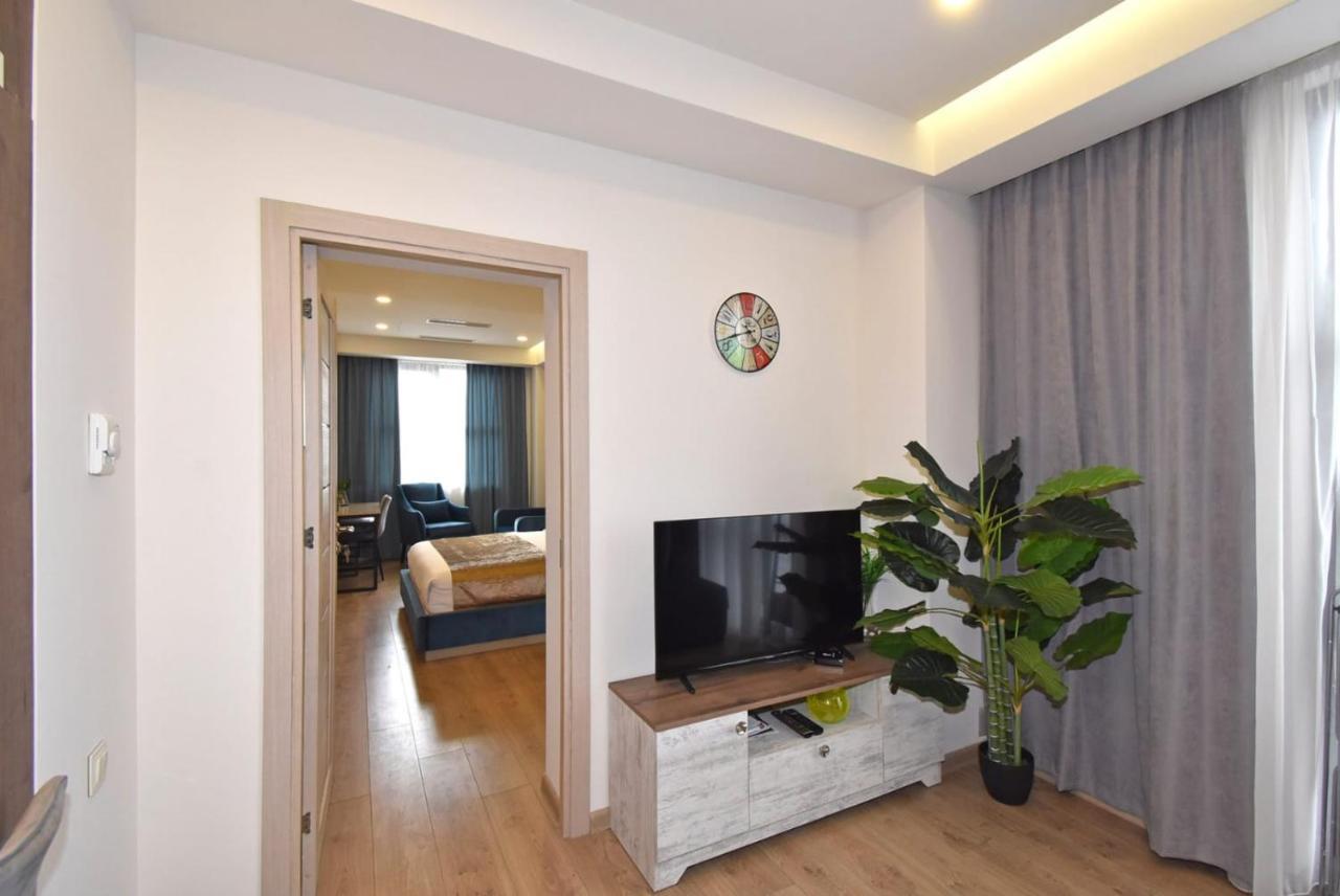Home4You City Center Apartments Yerevan Bagian luar foto