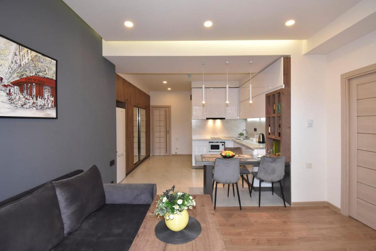 Home4You City Center Apartments Yerevan Bagian luar foto