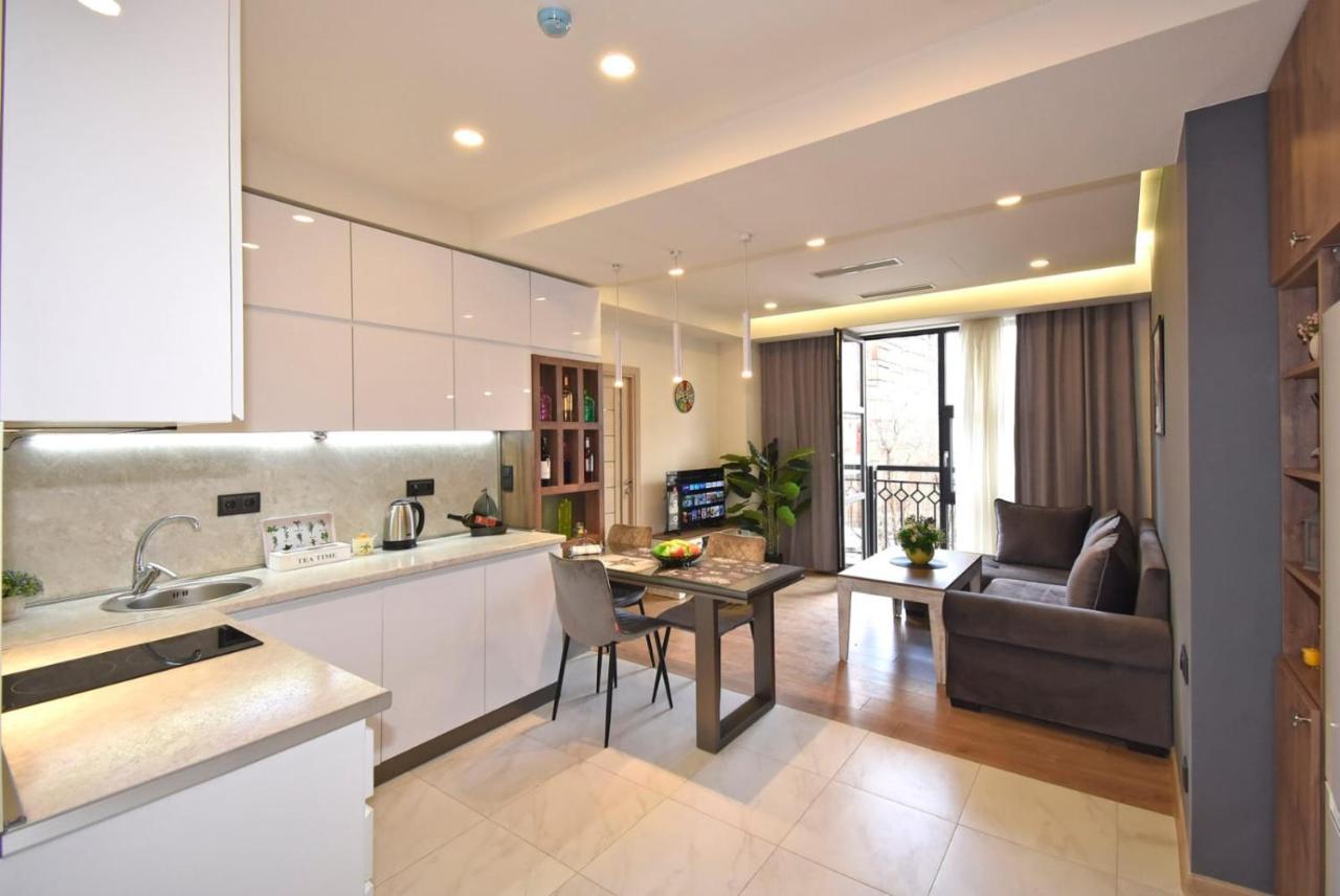 Home4You City Center Apartments Yerevan Bagian luar foto