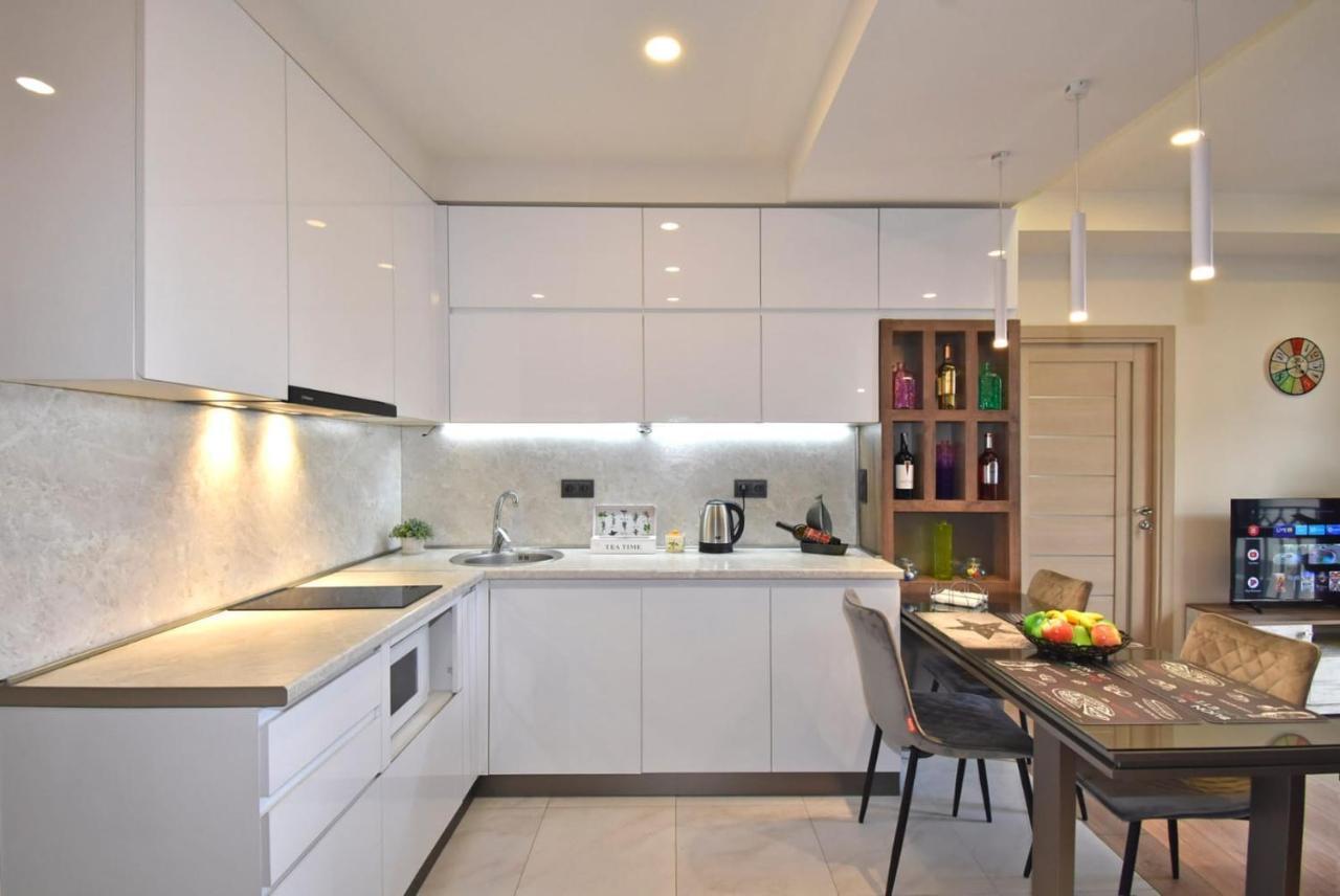 Home4You City Center Apartments Yerevan Bagian luar foto