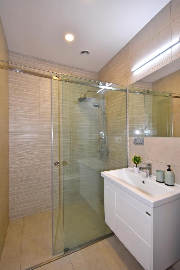 Home4You City Center Apartments Yerevan Bagian luar foto