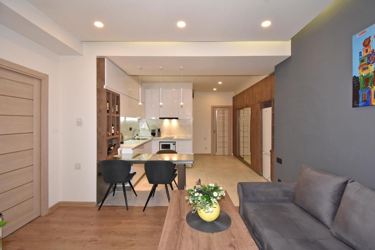 Home4You City Center Apartments Yerevan Bagian luar foto