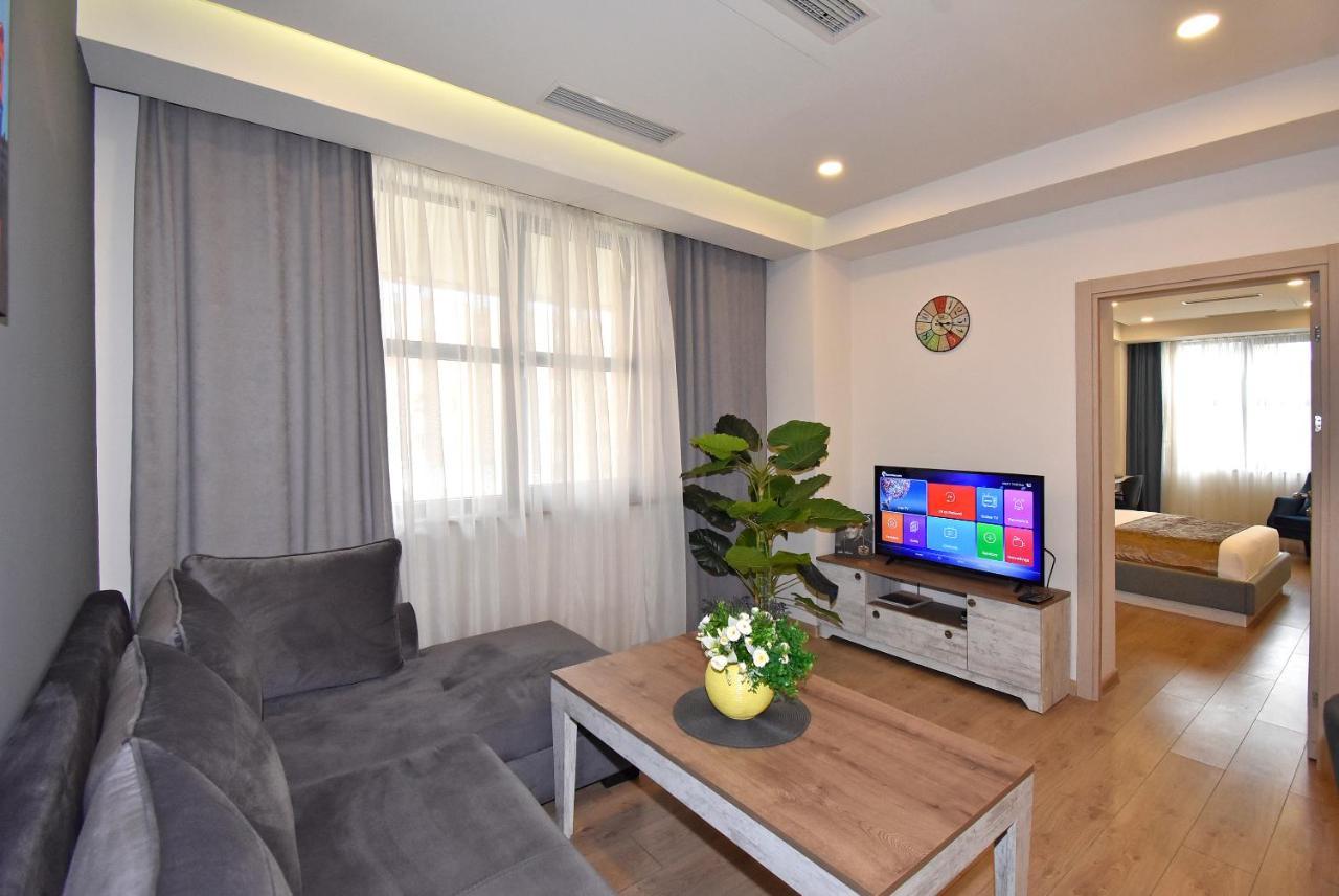 Home4You City Center Apartments Yerevan Bagian luar foto