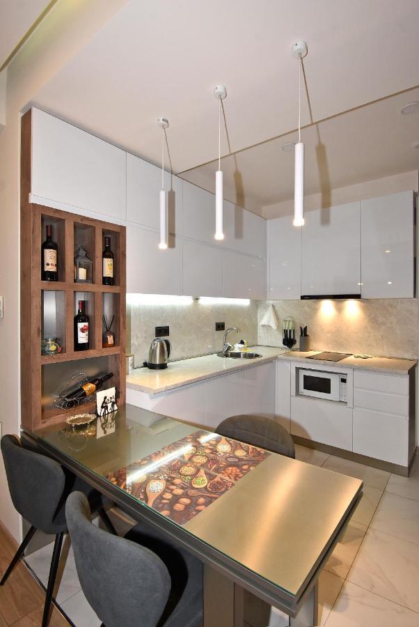 Home4You City Center Apartments Yerevan Bagian luar foto