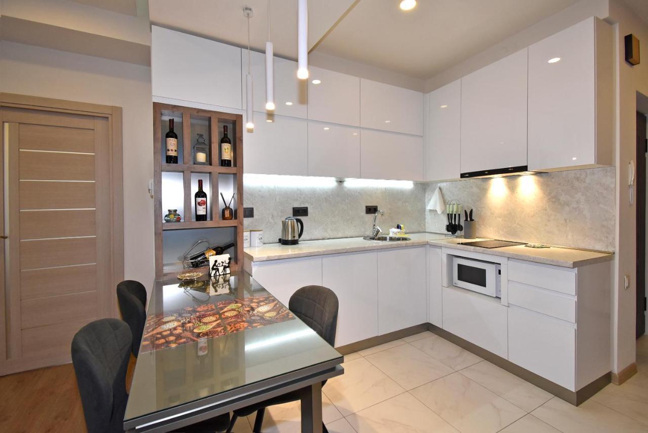 Home4You City Center Apartments Yerevan Bagian luar foto